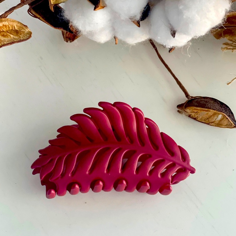 Merlot Leaf Clip
